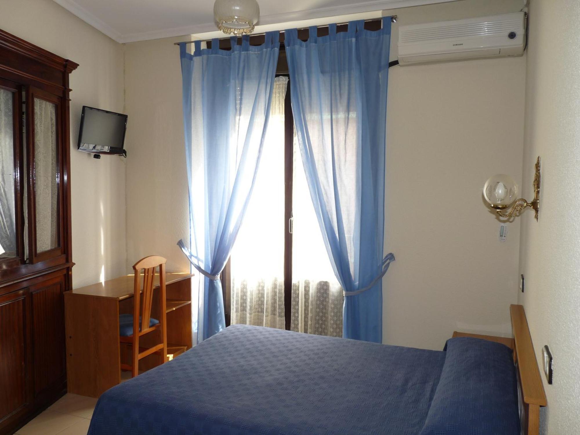 Hostal Fernandez マドリード エクステリア 写真